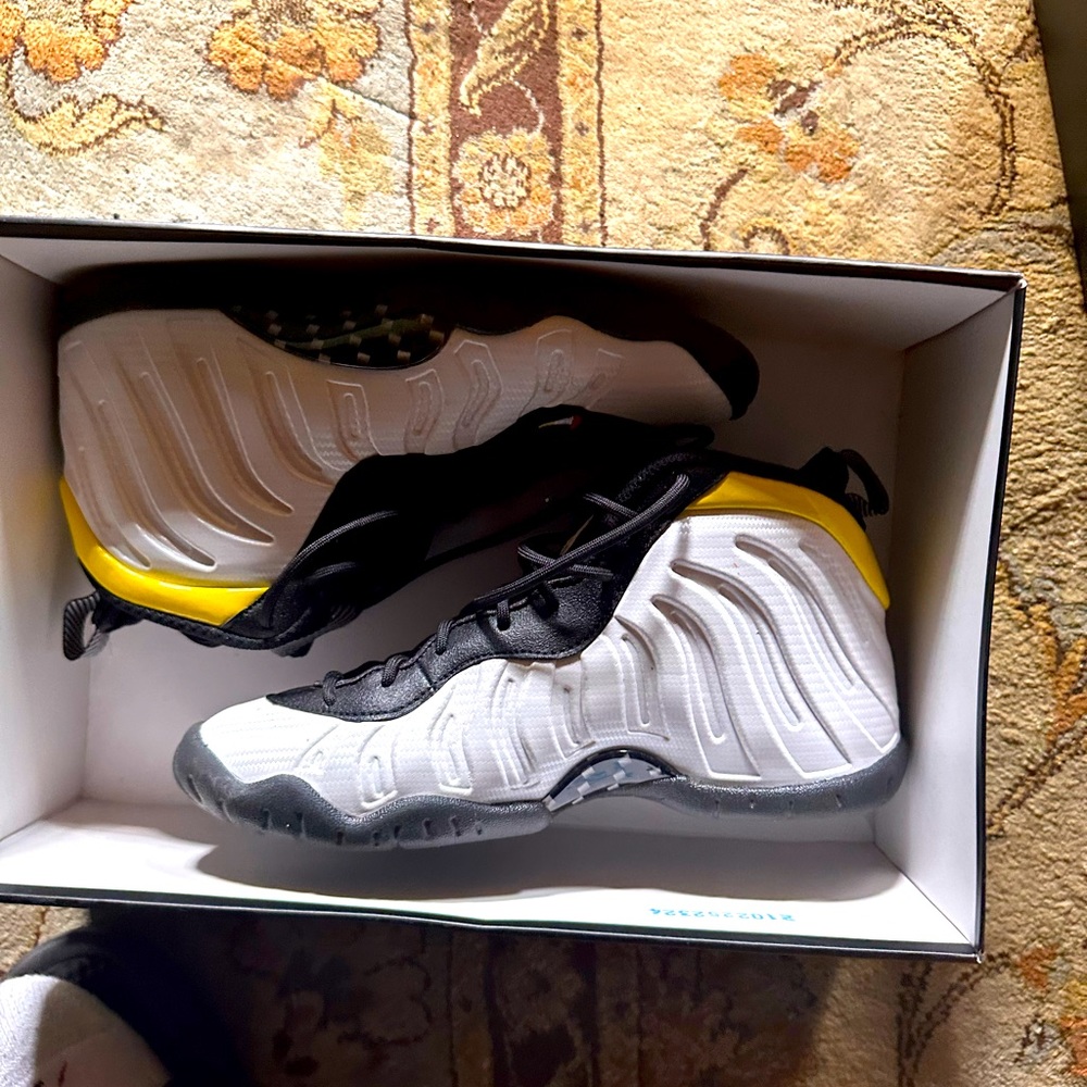 Nike foam posit brand new
